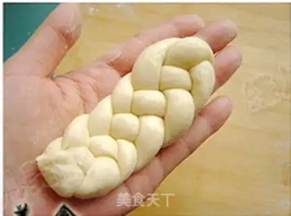 Make Milk embroidery bread step 13