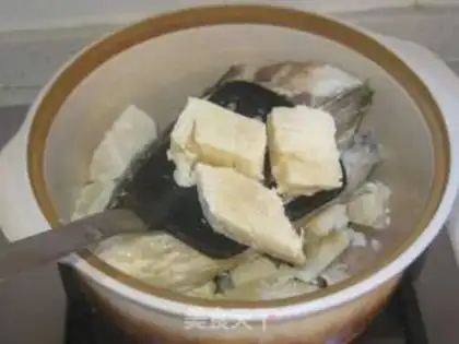 Make Frozen tofu gravy fish head step 5