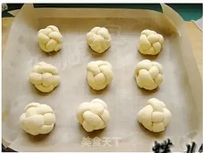 Make Milk embroidery bread step 16