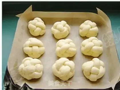Make Milk embroidery bread step 17