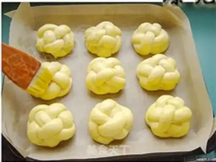 Make Milk embroidery bread step 18