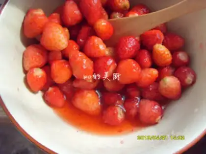 Make Homemade strawberry sauce step 7