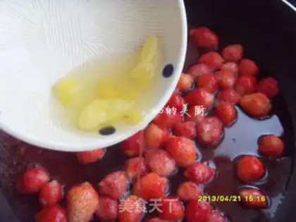 Make Homemade strawberry sauce step 11
