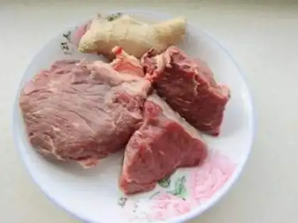 Make Tomato sauce, potato beef step 0