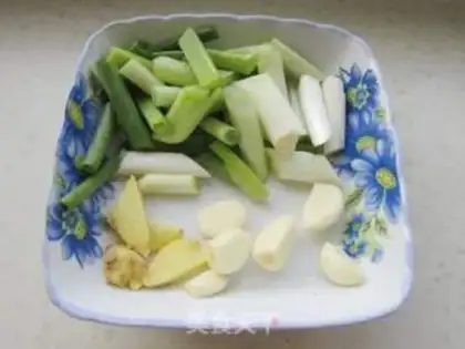 Make Tomato sauce, potato beef step 3