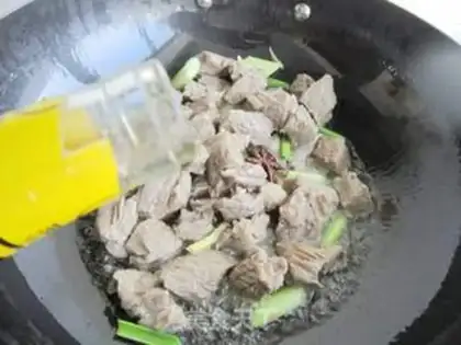 Make Tomato sauce, potato beef step 5