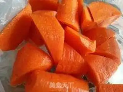 Make Carrot and pork soup step 1