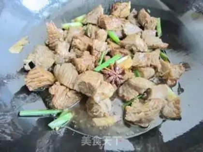 Make Tomato sauce, potato beef step 6