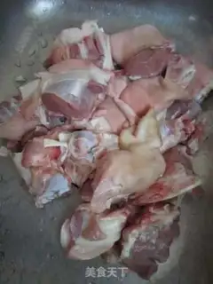 Make Piggy-hand peanut stew step 0