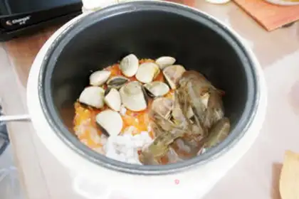 Make Spanish seafood step 8