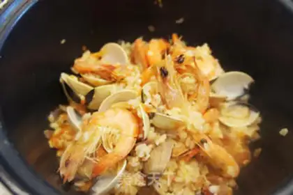 Make Spanish seafood step 11
