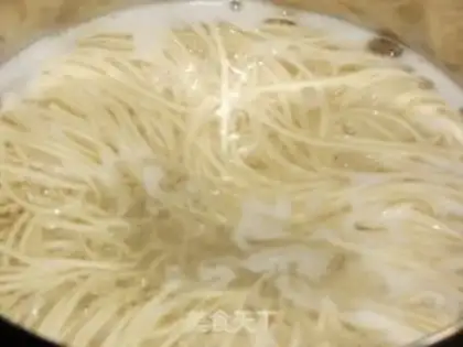 Make The ginger-crunch noodles step 2