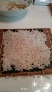 Make Sushi cherry blossoms and flying fish sushi step 2