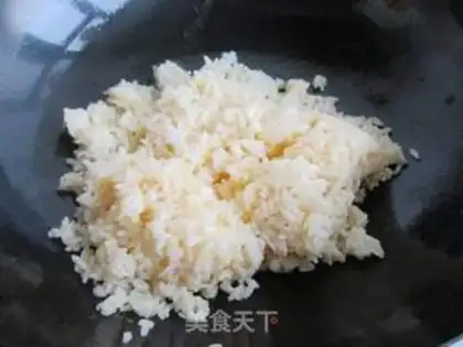 Make Weenie egg fried rice step 4