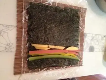 Make Sushi cherry blossoms and flying fish sushi step 7
