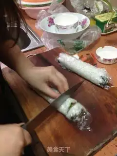 Make Sushi cherry blossoms and flying fish sushi step 10