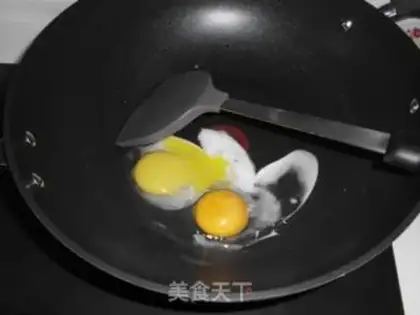 Make Curry black egg fried rice step 1