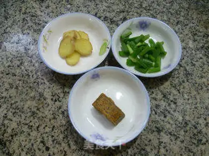 Make Curry potato shrimp step 1