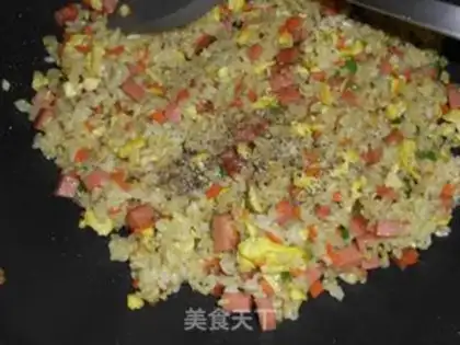 Make Curry black egg fried rice step 5