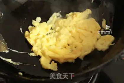 Make Scrambled eggs step 2