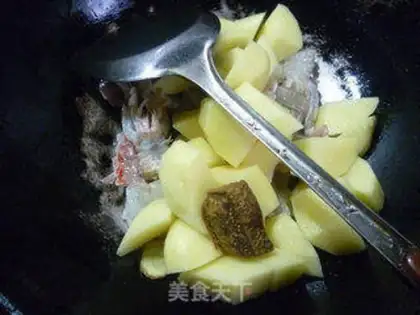 Make Curry potato shrimp step 9