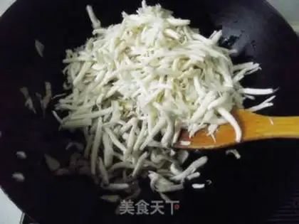 Make Sea-fruit fried meat step 4