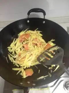 Make Garlic tomato potatoes step 1