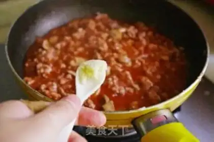 Make Spaghetti mushroom sauce step 17