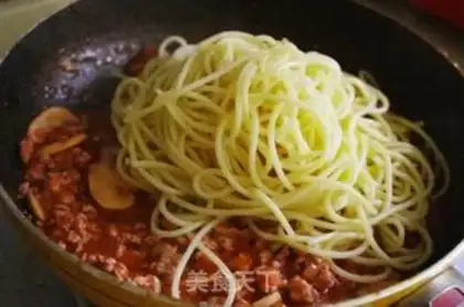 Make Spaghetti mushroom sauce step 18
