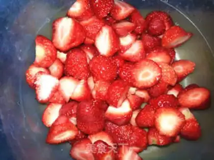 Make Strawberry jam step 1