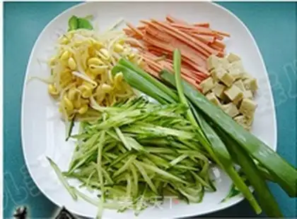 Make Cool-skin vegetable rolls step 1