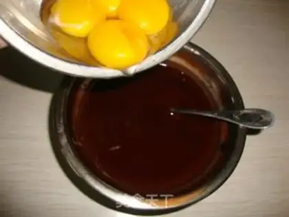 Make Chocolate magma cake step 4