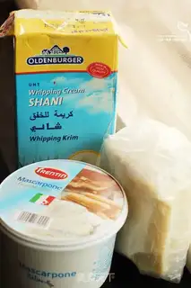 Make Strawberry Tiramisu step 0