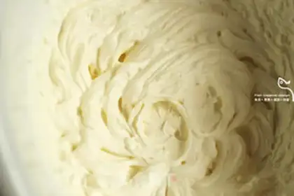 Make Strawberry Tiramisu step 1