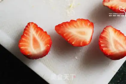 Make Strawberry Tiramisu step 4