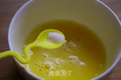Make Japanese fish cake and eggs step 1