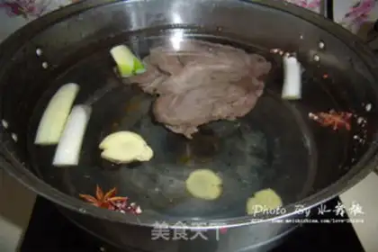 Make Red beef noodles step 1