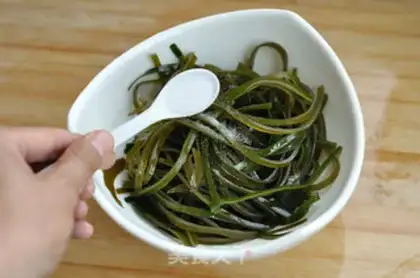 Make Red oil seaweed step 4