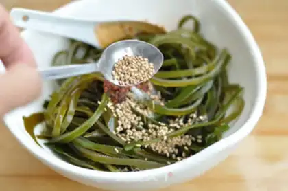 Make Red oil seaweed step 7