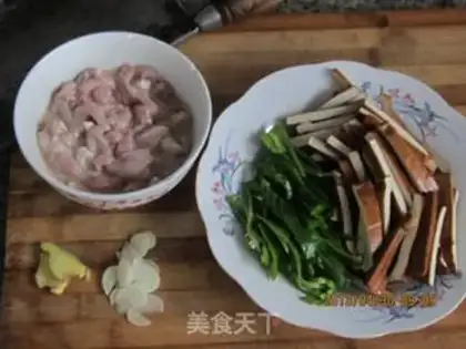 Make Soy-dried little fried meat step 1