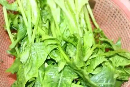 Make Spinach with peanut rice step 0