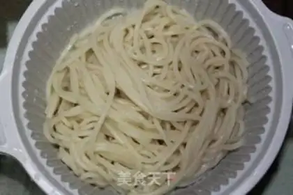 Make Seafood noodles step 2