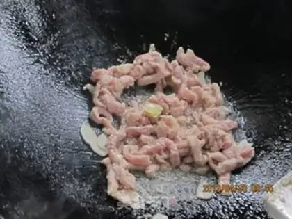 Make Soy-dried little fried meat step 4