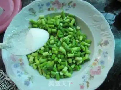 Make Gardin fried eggs step 1