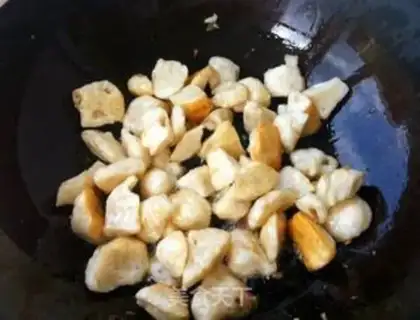 Make Fishballs with garlic step 3