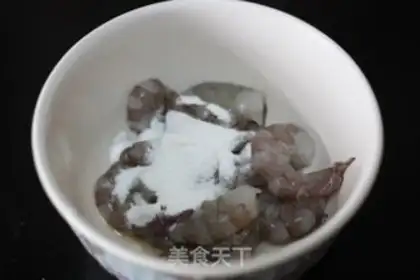Make Pork shrimp soup step 1