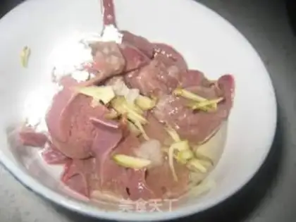 Make Pork liver, tea and mushrooms step 1