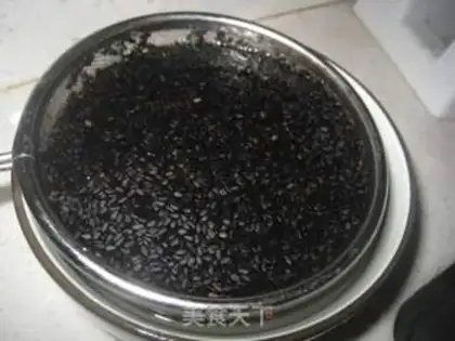 Make Black sesame fish soup step 0