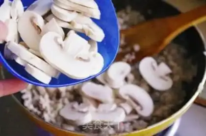 Make Spaghetti mushroom sauce step 12