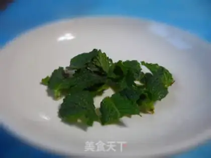 Make Mint milk tea step 1